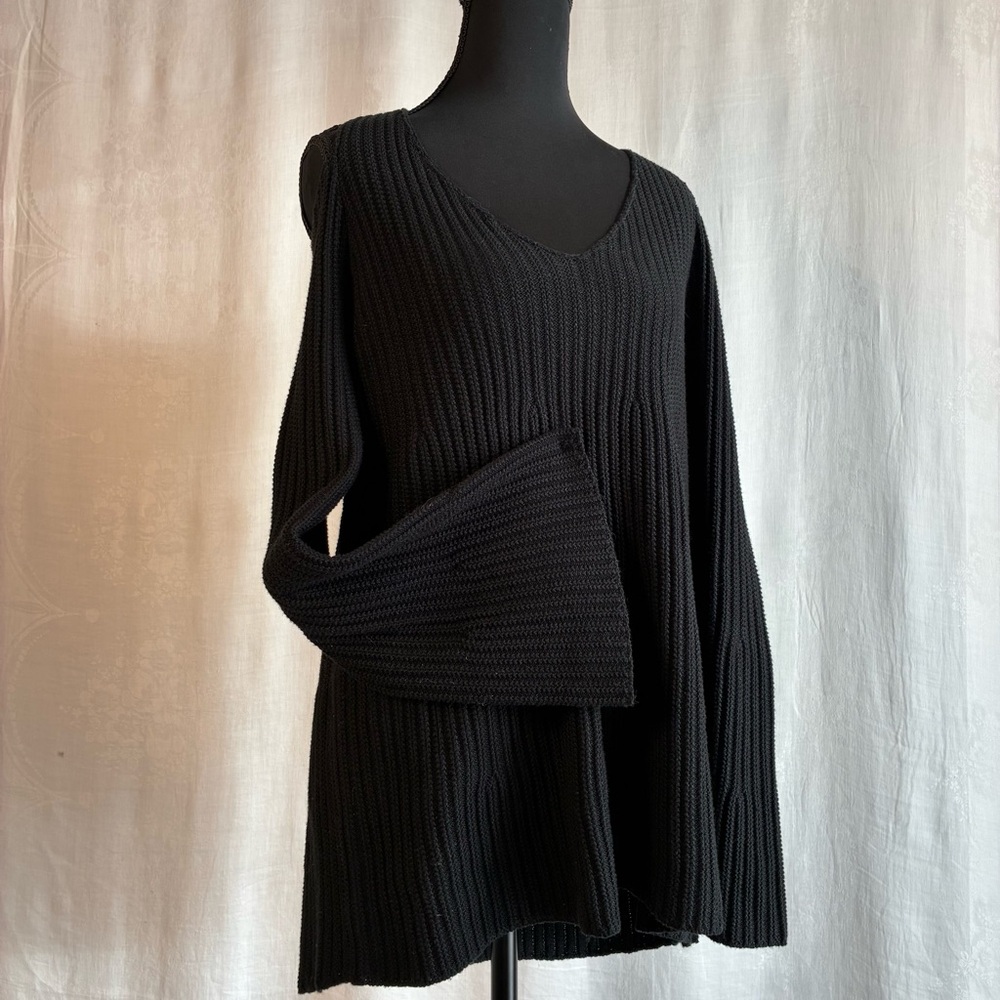 Katherine Barclay Black Ribbed Knit Sweater “Cold Shoulder” Flared Sleeve Size L